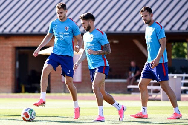 Alexandria, USA, 210626. Croatian national football team training at the training center of the World Cup base camp, located at the Episcopal Gymnasium. In the photo: Josip Stanisic, Marco Pasalic, Marin Pongracic. Photo: Boris Kovacev CROPIX Copyright: xxBorisxKovacevx trening_hrvatska13-210626