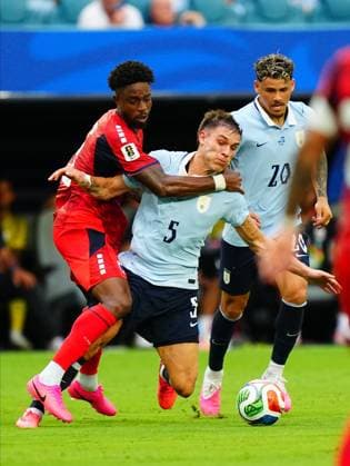Uruguay v Cape Verde - FIFA World Cup, WM, Weltmeisterschaft, Fussball 2026 - Group H FLORIDA, USA - JUNE 21: Manuel Ugarte (5) of Uruguay in action during the 2026 FIFA World Cup First Stage Group H match between Uruguay and Cape Verde at the Hard Rock Stadium (Miami Stadium) in Miami Gardens, Florida, United States on June 21, 2026. Evrim Aydin Anadolu Florida United States. Editorial use only. Please get in touch for any other usage.  Copyright: x2026xAnadoluxEvrimxAydinx