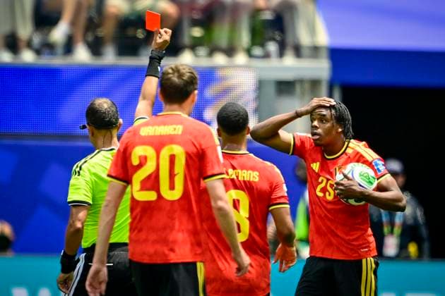 Belgium vs Iran - FIFA World Cup, WM, Weltmeisterschaft, Fussball 2026 LOS ANGELES, USA - JUNE 21 : Ngoy Nathan defender of Belgium receives a red card during the FIFA World Cup 2026 Group G match between Belgium and Iran at the SOFI STADIUM on June 21, 2026 in Los Angeles, USA, 21 06 2026 Los Angeles United States of America  Copyright: xJanxDexMeuleneirx