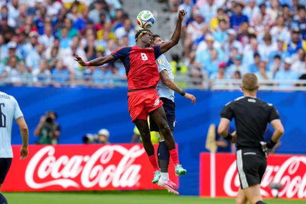Mathias Olivera (Uruguay) und Gilson Benchimol (Cabo Verde) battle for the ball during the FIFA World Cup, WM, Weltmeisterschaft, Fussball 2026 Group H match between Uruguay and Cabo Verde at Miami Stadium on June 21, 2026 in Miami, United States. (Photo by Alex Gottschalk DeFodi Images) - *** Mathias Olivera of Uruguay and Gilson Benchimol of Cape Verde battle for the ball during the 2026 FIFA World Cup Group H match between Uruguay and Cape Verde at Miami Stadium on June 21, 2026, in Miami, United States. Photo by Alex Gottschalk, DeFodi Images,detected_source_language