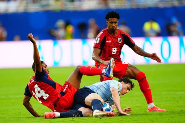 Uruguay v Cape Verde - FIFA World Cup, WM, Weltmeisterschaft, Fussball 2026 - Group H FLORIDA, USA - JUNE 21: Federico Vinas of Uruguay in action against Deroy Duarte of Cape Verde during the 2026 FIFA World Cup First Stage Group H match between Uruguay and Cape Verde at the Hard Rock Stadium (Miami Stadium) in Miami Gardens, Florida, United States on June 21, 2026. Evrim Aydin Anadolu Florida United States. Editorial use only. Please get in touch for any other usage.  Copyright: x2026xAnadoluxEvrimxAydinx