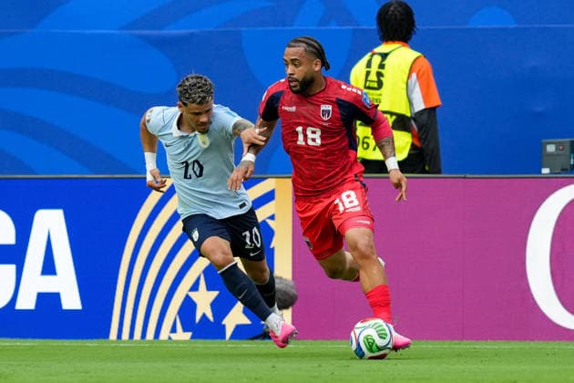 Maxi Araujo (Uruguay) und Telmo Arcanjo (Cabo Verde) battle for the ball during the FIFA World Cup, WM, Weltmeisterschaft, Fussball 2026 Group H match between Uruguay and Cabo Verde at Miami Stadium on June 21, 2026 in Miami, United States. (Photo by Alex Gottschalk DeFodi Images) - *** Maxi Araujo of Uruguay and Telmo Arcanjo of Cape Verde battle for the ball during the 2026 FIFA World Cup Group H match between Uruguay and Cape Verde at Miami Stadium on June 21, 2026, in Miami, United States. Photo by Alex Gottschalk, DeFodi Images,detected_source_language