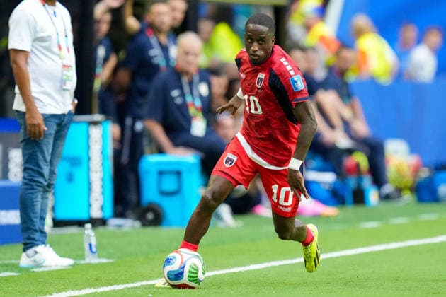 Jamiro Monteiro (Cabo Verde) controls the ball during the FIFA World Cup, WM, Weltmeisterschaft, Fussball 2026 Group H match between Uruguay and Cabo Verde at Miami Stadium on June 21, 2026 in Miami, United States. (Photo by Alex Gottschalk DeFodi Images) - *** Jamiro Monteiro of Cape Verde controls the ball during the 2026 FIFA World Cup Group H match between Uruguay and Cape Verde at Miami Stadium on June 21, 2026, in Miami, United States. Photo by Alex Gottschalk, DeFodi Images,detected_source_language