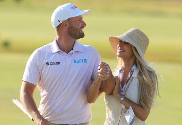 Wyndham Clark celebrates with his girlfriend Emily Tanner after winning the 126th U.S. Open Golf Championship at Shinnecock Hills Golf Club in Southampton, NY, on Sunday, June 21, 2026. Clark won with a four-under-par score of 276.  NYC20260621943 COREYxSIPKIN