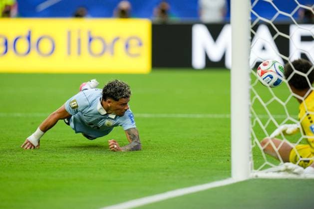 Maxi Araujo (Uruguay) scores the team s first goal during the FIFA World Cup, WM, Weltmeisterschaft, Fussball 2026 Group H match between Uruguay and Cabo Verde at Miami Stadium on June 21, 2026 in Miami, United States. (Photo by Alex Gottschalk DeFodi Images) - *** Maxi Araujo of Uruguay scores the teams first goal during the 2026 FIFA World Cup Group H match between Uruguay and Cabo Verde at Miami Stadium on June 21, 2026, in Miami, United States. Photo by Alex Gottschalk, DeFodi Images,detected_source_language