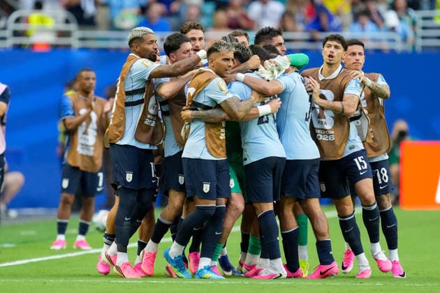 Maxi Araujo (Uruguay) celebrates after scoring his team s first goal with teammates during the FIFA World Cup, WM, Weltmeisterschaft, Fussball 2026 Group H match between Uruguay and Cabo Verde at Miami Stadium on June 21, 2026 in Miami, United States. (Photo by Alex Gottschalk DeFodi Images) - *** Maxi Araujo of Uruguay celebrates after scoring his teams first goal with his teammates during the 2026 FIFA World Cup Group H match between Uruguay and Cabo Verde at Miami Stadium on June 21, 2026, in Miami, United States. Photo by Alex Gottschalk, DeFodi Images,detected_source_language