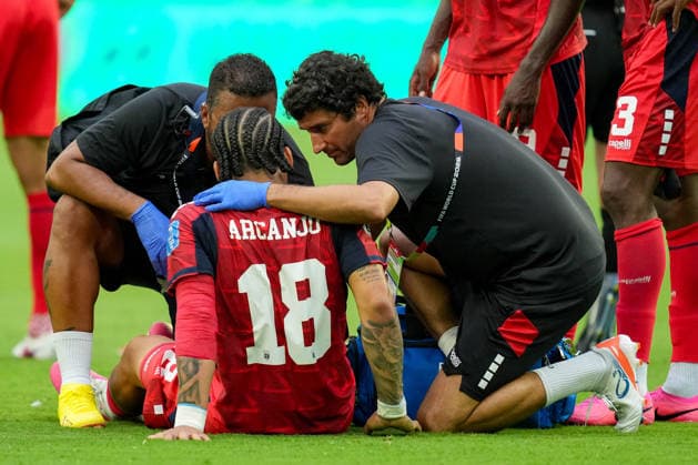 Telmo Arcanjo (Cabo Verde) receives medical treatment during the FIFA World Cup, WM, Weltmeisterschaft, Fussball 2026 Group H match between Uruguay and Cabo Verde at Miami Stadium on June 21, 2026 in Miami, United States. (Photo by Alex Gottschalk DeFodi Images) - *** Telmo Arcanjo of Cape Verde receives medical treatment during the 2026 FIFA World Cup Group H match between Uruguay and Cape Verde at Miami Stadium on June 21, 2026, in Miami, United States. Photo by Alex Gottschalk, DeFodi Images,detected_source_language