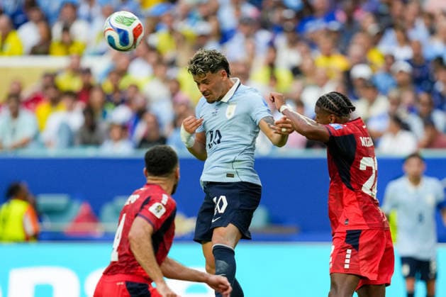 Maxi Araujo (Uruguay) und Steven Moreira (Cabo Verde) battle for the ball during the FIFA World Cup, WM, Weltmeisterschaft, Fussball 2026 Group H match between Uruguay and Cabo Verde at Miami Stadium on June 21, 2026 in Miami, United States. (Photo by Alex Gottschalk DeFodi Images) - *** Maxi Araujo of Uruguay and Steven Moreira of Cape Verde battle for the ball during the 2026 FIFA World Cup Group H match between Uruguay and Cape Verde at Miami Stadium on June 21, 2026, in Miami, United States. Photo by Alex Gottschalk, DeFodi Images,detected_source_language