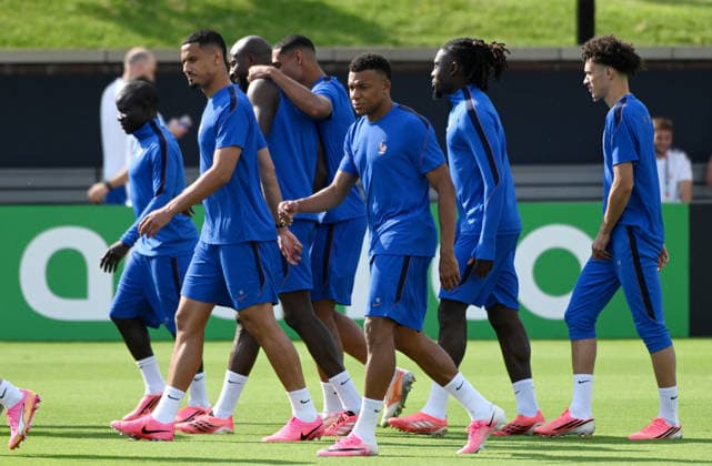 2026 World Cup - French national team, Nationalteam Training Session in Philadelphia Kylian Mbappe and other players of France during a training session of the French national team, at Philadelphia university on June 21, 2026 in Philadelphia, Pennsylvania. Photo by Olivier Douliery ABACAPRESS.COM Philadelphia Pennsylvania United States  Copyright: xDoulieryxOlivier ABACAx