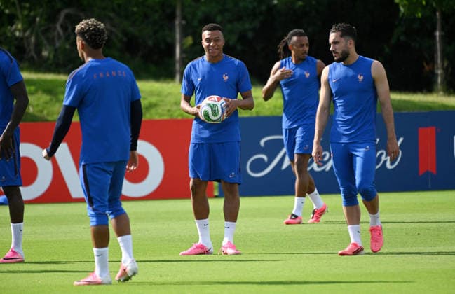 2026 World Cup - French national team, Nationalteam Training Session in Philadelphia Kylian Mbappe of France during a training session of the French national team, at Philadelphia university on June 21, 2026 in Philadelphia, Pennsylvania. Photo by Olivier Douliery ABACAPRESS.COM Philadelphia Pennsylvania United States  Copyright: xDoulieryxOlivier ABACAx