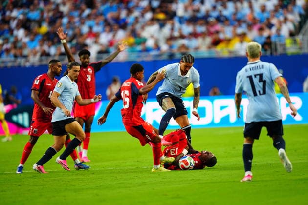 Uruguay v Cape Verde - FIFA World Cup, WM, Weltmeisterschaft, Fussball 2026 - Group H FLORIDA, USA - JUNE 21: Darwin Nunez (9) of Uruguay in action against Sidny Lopes Cabral (13) of Cape Verde during the 2026 FIFA World Cup First Stage Group H match between Uruguay and Cape Verde at the Hard Rock Stadium (Miami Stadium) in Miami Gardens, Florida, United States on June 21, 2026. Evrim Aydin Anadolu Florida United States. Editorial use only. Please get in touch for any other usage.  Copyright: x2026xAnadoluxEvrimxAydinx