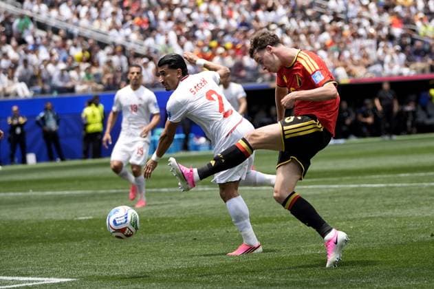 Iran v Belgium - FIFA World Cup, WM, Weltmeisterschaft, Fussball 2026 - Group G LOS ANGELES, CALIFORNIA - JUNE 21: Saleh Hardani 2, of Iran in action againstMaxim De Cuyper 5, of Belgium during the 2026 FIFA World Cup First Stage Group G match between IR Iran and Belgium at the Los Angeles Stadium (SoFi Stadium) in Inglewood, California, United States on June 21, 2026. Tayfun Coskun Anadolu Los Angeles United States. Editorial use only. Please get in touch for any other usage.  Copyright: x2026xAnadoluxTayfunxCoskunx