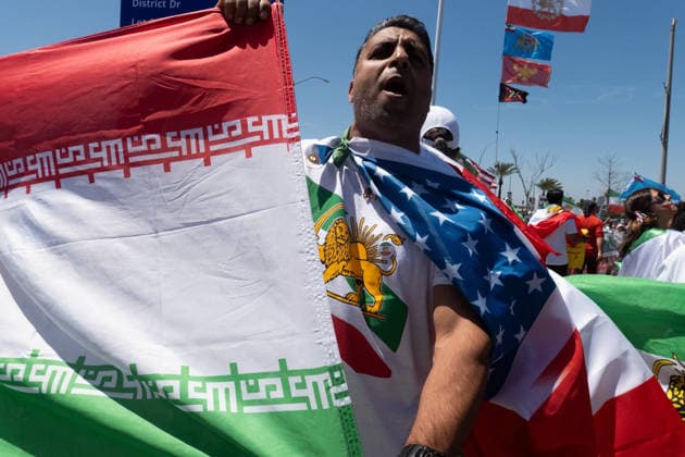 June 21, 2026, Ingelwood, California, USA: A protester against the Iranian regime draped in an American flag following the FIFA World Cup, WM, Weltmeisterschaft, Fussball 2026 Group G match between Belgium and IR Iran at Los Angeles Stadium on June 21, 2026 in Inglewood, California. Belgium V IR Iran: Group G - FIFA World Cup 2026  - ZUMAb148 20260621_zap_b148_071 Copyright: xBryanxSmithx