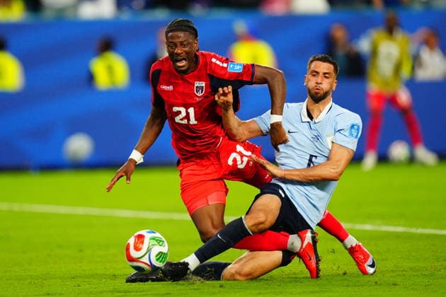 Uruguay v Cape Verde - FIFA World Cup, WM, Weltmeisterschaft, Fussball 2026 - Group H FLORIDA, USA - JUNE 21: Kevin Lenini Pina (6) of Uruguay in action against Nuno da Costa (21) of Cape Verde during the 2026 FIFA World Cup First Stage Group H match between Uruguay and Cape Verde at the Hard Rock Stadium (Miami Stadium) in Miami Gardens, Florida, United States on June 21, 2026. Evrim Aydin Anadolu Florida United States. Editorial use only. Please get in touch for any other usage.  Copyright: x2026xAnadoluxEvrimxAydinx