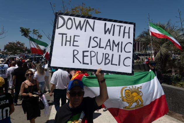 June 21, 2026, Ingelwood, California, USA: People protest the Iranian regime following the FIFA World Cup, WM, Weltmeisterschaft, Fussball 2026 Group G match between Belgium and IR Iran at Los Angeles Stadium on June 21, 2026 in Inglewood, California. Belgium V IR Iran: Group G - FIFA World Cup 2026  - ZUMAb148 20260621_zap_b148_090 Copyright: xBryanxSmithx