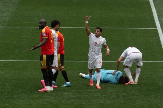 June 21, 2026, Ingelwood, California, USA: Iran s goalkeeper ALIREZA BEIRANVAND lies injured in the first half of the FIFA World Cup, WM, Weltmeisterschaft, Fussball 2026 Group G match between Belgium and IR Iran at Los Angeles Stadium on June 21, 2026 in Inglewood, California. Ingelwood USA - ZUMAb148 20260621_zap_b148_096 Copyright: xBryanxSmithx