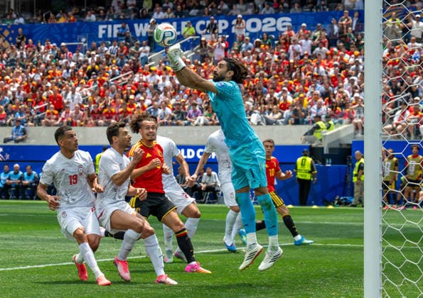 June 21, 2026, Inglewood, California, USA: Iranian goalkeeper ALIREZA BEIRANVAND blocks a shot. Belgium and Iran played to a 0-0 draw in their World Cup 2026 match at Los Angeles Stadium. Inglewood USA - ZUMAh234 20260621_zsp_h234_009 Copyright: xMarkxEdwardxHarrisx