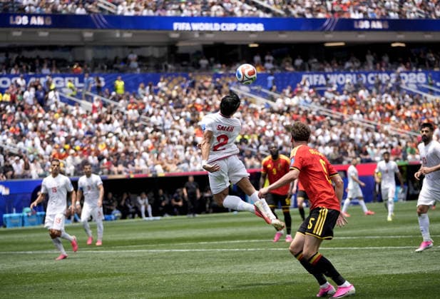 Iran v Belgium - FIFA World Cup, WM, Weltmeisterschaft, Fussball 2026 - Group G LOS ANGELES, CALIFORNIA - JUNE 21: Saleh Hardani 2, of Iran in action againstMaxim De Cuyper 5, of Belgium during the 2026 FIFA World Cup First Stage Group G match between IR Iran and Belgium at the Los Angeles Stadium (SoFi Stadium) in Inglewood, California, United States on June 21, 2026. Tayfun Coskun Anadolu Los Angeles United States. Editorial use only. Please get in touch for any other usage.  Copyright: x2026xAnadoluxTayfunxCoskunx