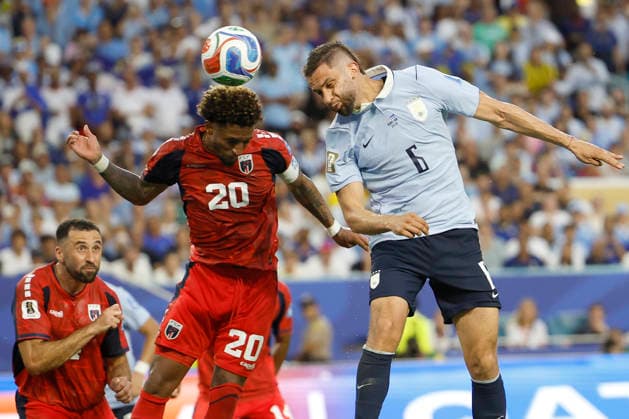Rodrigo Bentancur (R) of Uruguay vies for the ball with Ryan Mendes of Cape Verde in a Group H match of the 2026 FIFA World Cup, WM, Weltmeisterschaft, Fussball between Uruguay and Cape Verde at Hard Rock Stadium in Miami, USA 21 June 2026. FIFA World Cup 2026: Uruguay - Cape Verde !ACHTUNG: NUR REDAKTIONELLE NUTZUNG!  Copyright: xAlbertoxEstevezx AMDEP7071 20260622-55020669659_1