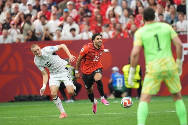 New Zealand v Egypt - FIFA World Cup, WM, Weltmeisterschaft, Fussball 2026 - Group G VANCOUVER, CANADA - JUNE 21: Finn Surman of New Zealand in action against Omar Marmoush of Egypt during the 2026 FIFA World Cup Group G match between New Zealand and Egypt at BC Place Stadium in Vancouver, Canada, on June 21, 2026. Ercin Erturk Anadolu British Columbia Canada. Editorial use only. Please get in touch for any other usage.  Copyright: x2026xAnadoluxErcinxErturkx