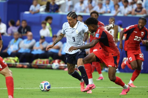 MIAMI GARDENS, FL - JUNE 21: Uruguay forward Darwin Nunez (9) tries to fend off a defender as he controls the ball in the second half during the FIFA World Cup, WM, Weltmeisterschaft, Fussball 2026 game Group H match between Uruguay and Cabo Verde on June 21, 2026 at Miami Stadium in Miami Gardens, FL (Photo by Peter Joneleit Icon Sportswire) SOCCER: JUN 21 FIFA World Cup 26 Group H - Uruguay vs Cabo Verde EDITORIAL USE ONLY Icon260615032
