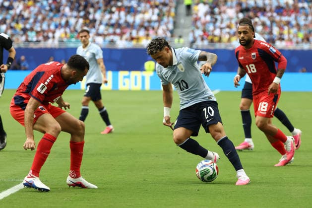 MIAMI GARDENS, FL - JUNE 21: Uruguay defender Maximiliano Araujo (20) tries to juke a defender in the first half during the FIFA World Cup, WM, Weltmeisterschaft, Fussball 2026 game Group H match between Uruguay and Cabo Verde on June 21, 2026 at Miami Stadium in Miami Gardens, FL (Photo by Peter Joneleit Icon Sportswire) SOCCER: JUN 21 FIFA World Cup 26 Group H - Uruguay vs Cabo Verde EDITORIAL USE ONLY Icon260615035