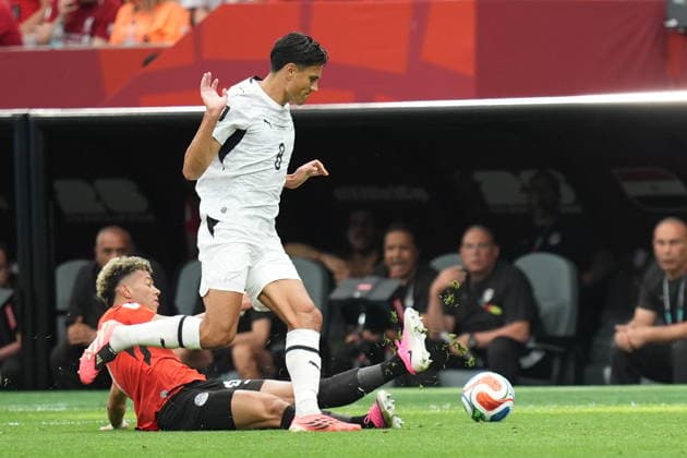 New Zealand v Egypt - FIFA World Cup, WM, Weltmeisterschaft, Fussball 2026 - Group G VANCOUVER, CANADA - JUNE 21: Emam Ashour (L) of Egypt in action against Marko Stamenic (8) of New Zealand during the 2026 FIFA World Cup Group G match between New Zealand and Egypt at BC Place Stadium in Vancouver, Canada, on June 21, 2026. Ercin Erturk Anadolu British Columbia Canada. Editorial use only. Please get in touch for any other usage.  Copyright: x2026xAnadoluxErcinxErturkx
