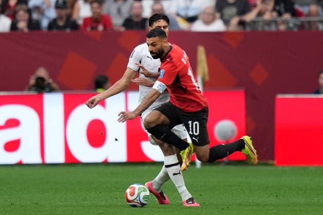June 21, 2026, Vancouver, Bc, CANADA: Egypt s Mohamed Salah (10) avoids a tackle by New Zealand s Marko Stamenic (8) during first half World Cup Group G soccer action, in Vancouver, Sunday, June 21, 2026. Canada News - June 21, 2026  - ZUMAc35_ 20260621_zaf_c35_106 Copyright: xDarrylxDyckx