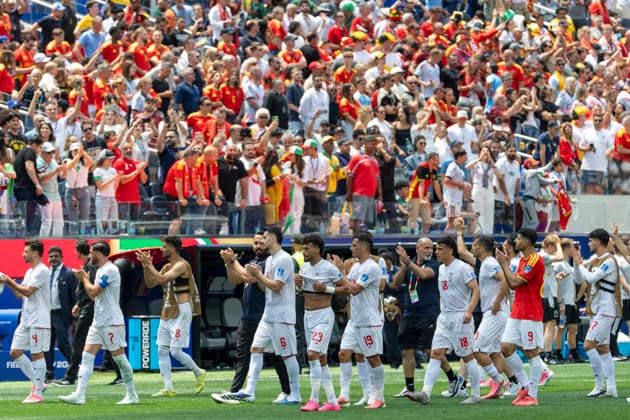 June 21, 2026, Los Angeles, California, USA: IR Iran players greet supporters after the FIFA World Cup, WM, Weltmeisterschaft, Fussball Group G soccer match against the Belgium in Inglewood, Calif., Sunday, June 21, 2026. World Cup 2026: IR Iran 0:0 Belgium  - ZUMAc68_ 20260621_zaf_c68_098 Copyright: xRingoxChiux