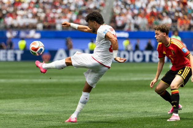 June 21, 2026, Los Angeles, California, USA: IR Iran Ramin Rezaeian (23) in actions against Belgium Maxim De Cuyper (5) during the FIFA World Cup, WM, Weltmeisterschaft, Fussball Group G soccer match at SoFi Stadium in Inglewood, Calif., Sunday, June 21, 2026. Los Angeles USA - ZUMAc68_ 20260621_zaf_c68_090 Copyright: xRingoxChiux