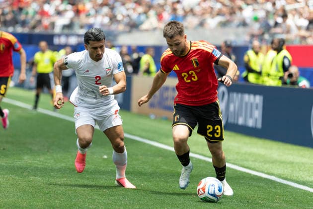 June 21, 2026, Los Angeles, California, USA: IR Iran Saleh Hardani (2) and Belgium Nicolas Raskin (23) vie for the ball during the FIFA World Cup, WM, Weltmeisterschaft, Fussball Group G soccer match at SoFi Stadium in Inglewood, Calif., Sunday, June 21, 2026. Los Angeles USA - ZUMAc68_ 20260621_zaf_c68_091 Copyright: xRingoxChiux