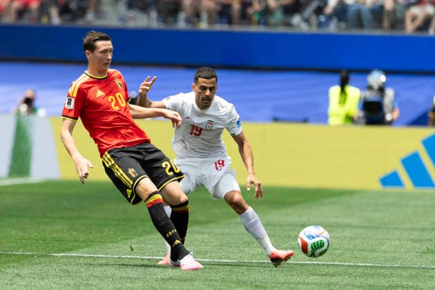 June 21, 2026, Los Angeles, California, USA: Belgium Hans Vanaken (20) and IR Iran Ali Nemati (19) vie for the ball during the FIFA World Cup, WM, Weltmeisterschaft, Fussball Group G soccer match at SoFi Stadium in Inglewood, Calif., Sunday, June 21, 2026. Los Angeles USA - ZUMAc68_ 20260621_zaf_c68_095 Copyright: xRingoxChiux