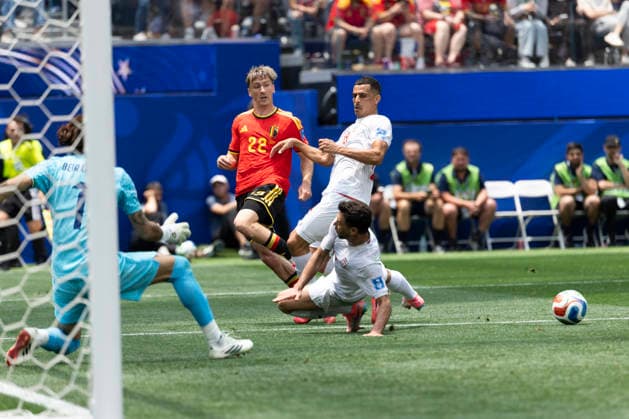 June 21, 2026, Los Angeles, California, USA: Belgium Alexis Saelemaekers (22) in actions against the IR Iran during the FIFA World Cup, WM, Weltmeisterschaft, Fussball Group G soccer match at SoFi Stadium in Inglewood, Calif., Sunday, June 21, 2026. Los Angeles USA - ZUMAc68_ 20260621_zaf_c68_104 Copyright: xRingoxChiux