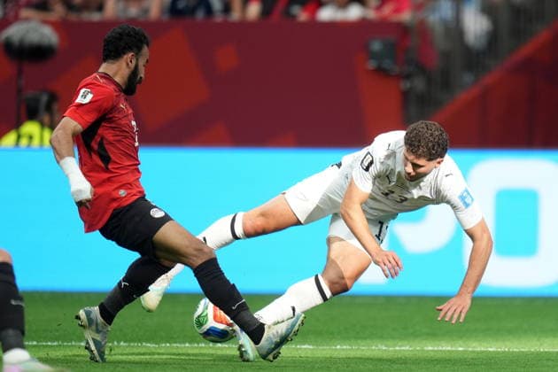 FIFA World Cup, WM, Weltmeisterschaft, Fussball 2026 - Group G - New Zealand vs Egypt Liberato Cacace of New Zealand (R) in action against Mohanad Lasheen of Egypt (L) during the FIFA World Cup 2026 group stage match New Zealand against Egypt, in Vancouver, Canada, 21 June 2026. VANCOUVER Canada  Copyright: xBOBxFRIDx