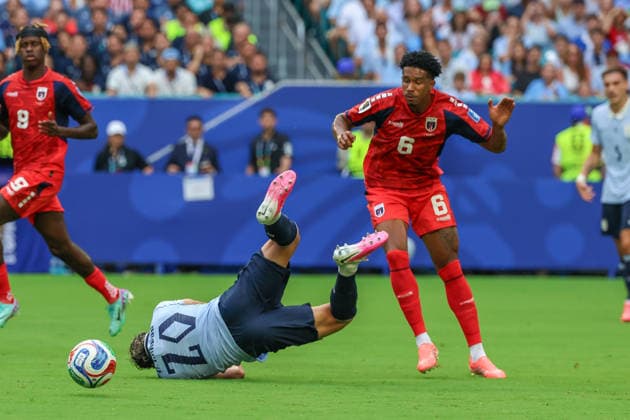 MIAMI GARDENS, FL - JUNE 21: Kevin Pina 6 of Cabo Verde and Maximiliano Araujo 20 of Uruguay battle for a ball during a FIFA World Cup, WM, Weltmeisterschaft, Fussball 2026 Group H match between Uruguay and Cabo Verde on June 21,2026 at Miami Stadium, in Miami Gardens, Fla.(Photo by Chris Arjoon Icon Sportswire) SOCCER: JUN 21 FIFA World Cup 26 Group H - Uruguay vs Cabo Verde EDITORIAL USE ONLY Icon26062100100011