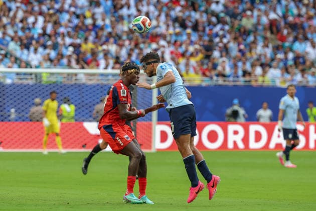 MIAMI GARDENS, FL - JUNE 21: Benchimol 9 of Cabo Verde and Sebastian Caceres 3 of Uruguay for a ball during a FIFA World Cup, WM, Weltmeisterschaft, Fussball 2026 Group H match between Uruguay and Cabo Verde on June 21,2026 at Miami Stadium, in Miami Gardens, Fla.(Photo by Chris Arjoon Icon Sportswire) SOCCER: JUN 21 FIFA World Cup 26 Group H - Uruguay vs Cabo Verde EDITORIAL USE ONLY Icon26062100100016