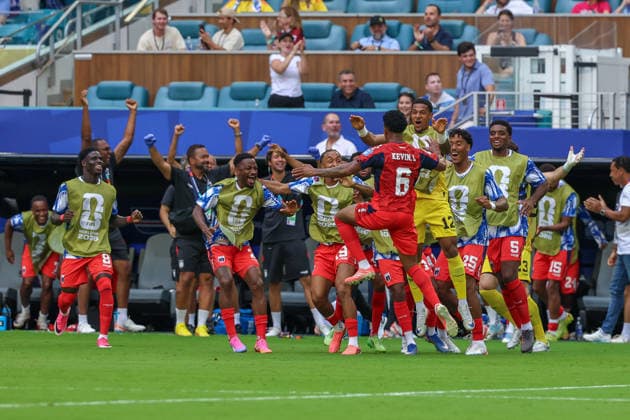 MIAMI GARDENS, FL - JUNE 21: Kevin Pina 6 of Cabo Verde celebrates his goal with team mates during a FIFA World Cup, WM, Weltmeisterschaft, Fussball 2026 Group H match between Uruguay and Cabo Verde on June 21,2026 at Miami Stadium, in Miami Gardens, Fla.(Photo by Chris Arjoon Icon Sportswire) SOCCER: JUN 21 FIFA World Cup 26 Group H - Uruguay vs Cabo Verde EDITORIAL USE ONLY Icon26062100100023