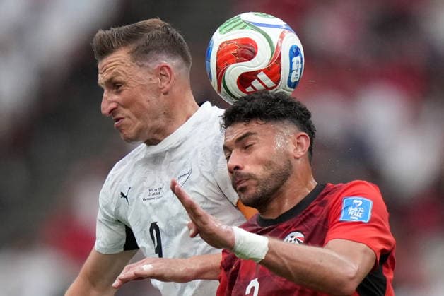 June 21, 2026, Vancouver, Bc, CANADA: New Zealand s Chris Wood (9) and Egypt s Yasser Ibrahim (2) vie for the header during first half World Cup Group G soccer action, in Vancouver, Sunday, June 21, 2026. Canada News - June 21, 2026  - ZUMAc35_ 20260621_zaf_c35_120 Copyright: xDarrylxDyckx