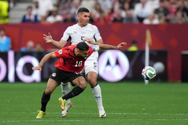 June 21, 2026, Vancouver, Bc, CANADA: Egypt s Mohamed Salah (10) and New Zealand s Michael Boxall (5) vie for control of the ball during first half World Cup Group G soccer action, in Vancouver, Sunday, June 21, 2026. Canada News - June 21, 2026  - ZUMAc35_ 20260621_zaf_c35_122 Copyright: xDarrylxDyckx