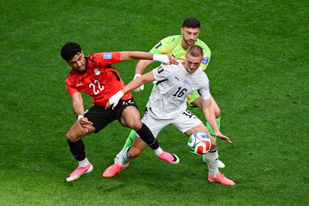 SOCCER NEW ZEALAND EGYPT WORLD CUP, Finn Surman of New Zealand and Omar Marmoush of Egypt during the Group G match between New Zealand and Egypt as part of the FIFA 2026 World Cup at BC Place Vancouver, British Columbia, Canada, Monday, June 22, 2026. ( NO ARCHIVING, EDITORIAL USE ONLY, AUSTRALIA USE ONLY VANCOUVER BRITISH COLOMBIA CANADA  Copyright: xx 20260622188270132128