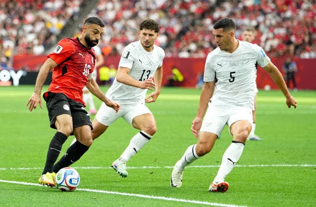 New Zealand v Egypt - FIFA World Cup, WM, Weltmeisterschaft, Fussball 2026 - Group G VANCOUVER, CANADA - JUNE 21: Mohamed Salah (10) of Egypt in action against Michael Boxall (5) of New Zealand during the 2026 FIFA World Cup Group G match between New Zealand and Egypt at BC Place Stadium in Vancouver, Canada, on June 21, 2026. Ercin Erturk Anadolu British Columbia Canada. Editorial use only. Please get in touch for any other usage.  Copyright: x2026xAnadoluxErcinxErturkx