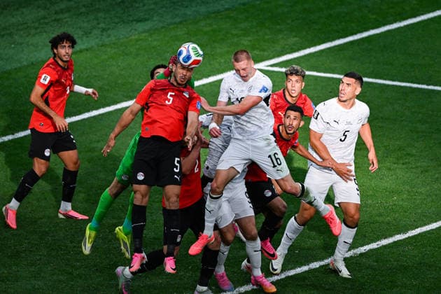 SOCCER NEW ZEALAND EGYPT WORLD CUP, Finn Surman of New Zealand and Ramy Rabia of Egypt during the Group G match between New Zealand and Egypt as part of the FIFA 2026 World Cup at BC Place Vancouver, British Columbia, Canada, Monday, June 22, 2026. ( NO ARCHIVING, EDITORIAL USE ONLY, AUSTRALIA USE ONLY VANCOUVER BRITISH COLOMBIA CANADA  Copyright: xx 20260622165613647840