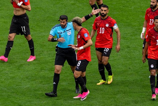 June 21, 2026, Vancouver, Bc, CANADA: Egypt s Emam Ashour (8) challenges a referee during the first half of a World Cup Group G soccer match, in Vancouver, on Sunday, June 21, 2026. Canada News - June 21, 2026  - ZUMAc35_ 20260621_zaf_c35_151 Copyright: xTimothyxMatweyx