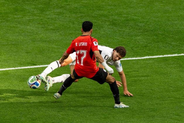 June 21, 2026, Vancouver, Bc, CANADA: Egypt s Mohanad Lashin (17) challenges New Zealand s Liberato Cacace (13) during the first half of a World Cup Group G soccer match, in Vancouver, on Sunday, June 21, 2026. Canada News - June 21, 2026  - ZUMAc35_ 20260621_zaf_c35_152 Copyright: xTimothyxMatweyx