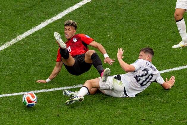 June 21, 2026, Vancouver, Bc, CANADA: Egypt s Emam Ashour (8) is fouled by New Zealand s Callum McCowatt (20) during the first half of a World Cup Group G soccer match, in Vancouver, on Sunday, June 21, 2026. Canada News - June 21, 2026  - ZUMAc35_ 20260621_zaf_c35_156 Copyright: xTimothyxMatweyx