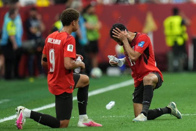 FIFA World Cup, WM, Weltmeisterschaft, Fussball 2026 - Group G - New Zealand vs Egypt Hamza Abdelkarim (L) and Mohanad Lasheen of Egypt drink during the FIFA World Cup 2026 group stage match New Zealand against Egypt, in Vancouver, Canada, 21 June 2026. VANCOUVER Canada  Copyright: xBOBxFRIDx