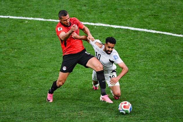 Ramy Rabia of Egypt and Sarpreet Singh of New Zealand clash, New Zealand All Whites v Egypt, Group G football match of the FIFA World Cup, WM, Weltmeisterschaft, Fussball 2026 at BC Place, Vancouver, Canada on Sunday 21June 2026. Photo: Andrew Cornaga Vancouver USA Copyright: xAndrewxCornaga x