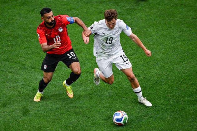 Mohamed Salah (captain) of Egypt and Ben Old of New Zealand, New Zealand All Whites v Egypt, Group G football match of the FIFA World Cup, WM, Weltmeisterschaft, Fussball 2026 at BC Place, Vancouver, Canada on Sunday 21June 2026. Photo: Andrew Cornaga Vancouver USA Copyright: xAndrewxCornaga x