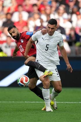 June 21, 2026, Vancouver, Bc, CANADA: Egypt s Mohamed Salah (10) challenges New Zealand s Michael Boxall (5) for the ball during second half World Cup Group G soccer action, in Vancouver, Sunday, June 21, 2026. Canada News - June 21, 2026  - ZUMAc35_ 20260621_zaf_c35_164 Copyright: xDarrylxDyckx