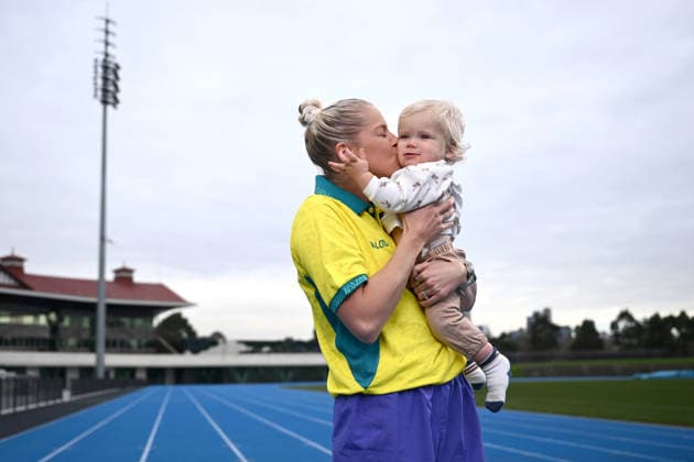 ATHLETICS TEAM GLASGOW 2026, Long jumper Brooke Buschkuehl and son Bobby pose for a photo during the announcement of the Australia Athletics team to compete at the Glasgow 2026 Commonwealth Games, at Lakeside Stadium, Melbourne, Monday, June 22, 2026. ( NO ARCHIVING MELBOURNE VICTORIA AUSTRALIA  Copyright: xJOELxCARRETTx 20260622183691572144